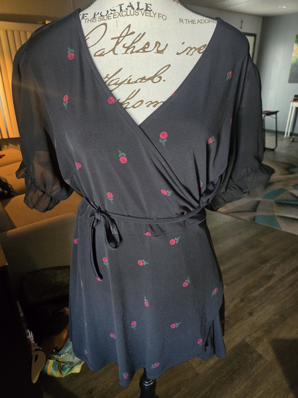 Torrid Sold Out Chiffon Puff Sleeve Wrap Style Top. Adjustable Tie Side Waist.